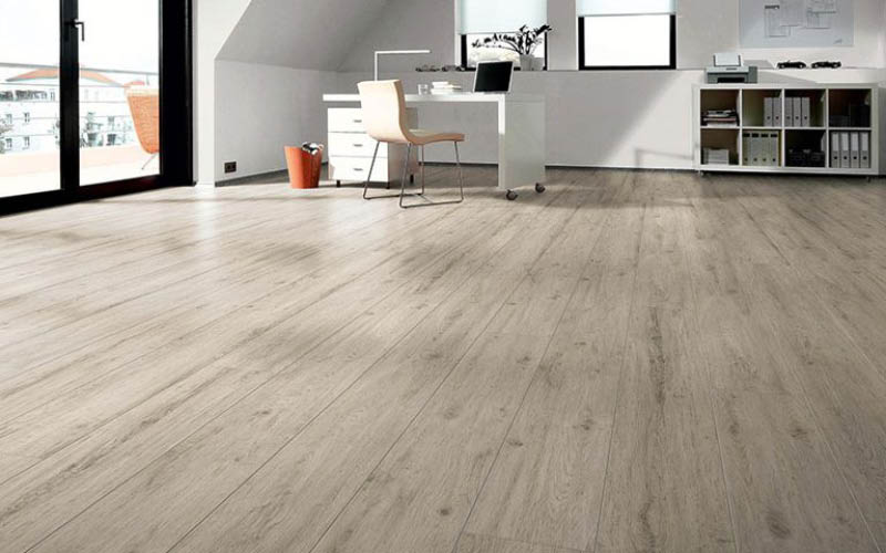 Acuchillar parquet sin quitar muebles en Valencia
