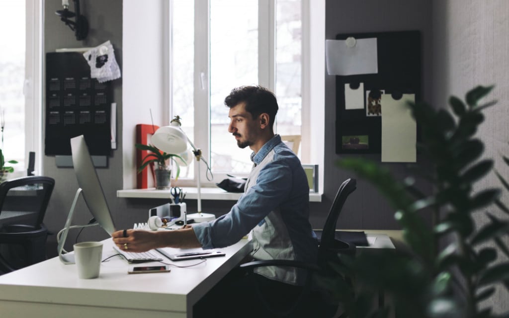 Altura de una mesa de escritorio ideal para trabajar sentado