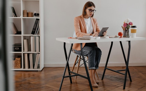 Cuál es la altura ideal de una mesa de escritorio