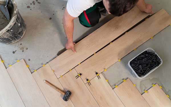 Diferencia entre suelo laminado y vinílico en cuanto a instalación