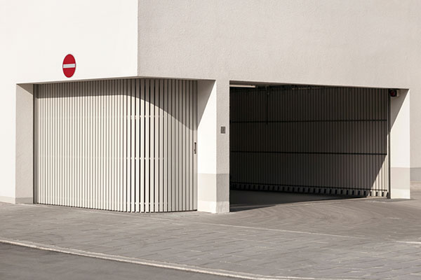Puertas automáticas con placas solares sin electricidad